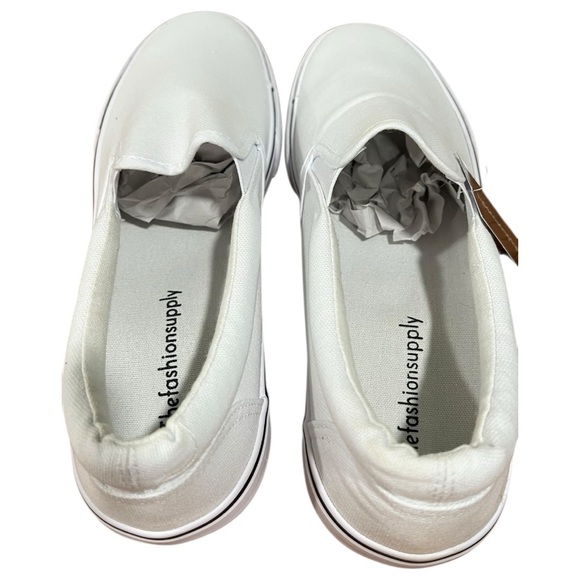 Unisex White Low Top Slip On Canvas Sneakers Womens 11 12 or Mens 9 New - Picture 6 of 7